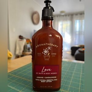 Bath & Body Works Aromatherapy Love Jasmine & Sandalwood Body Lotion